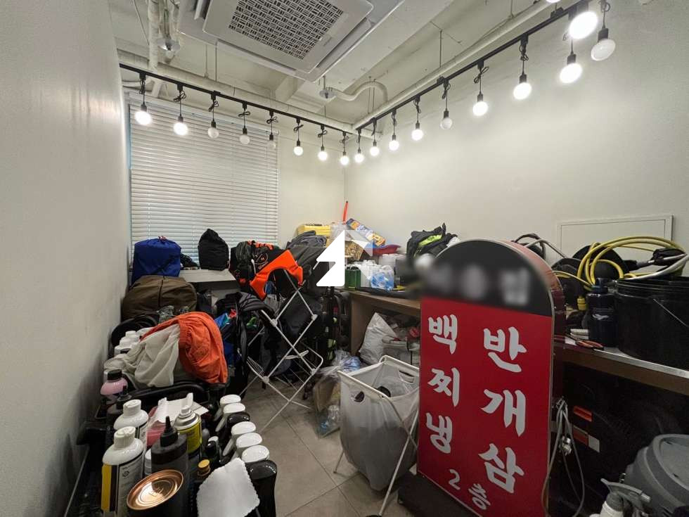 서울 영등포구 문래동3가 인테리어 훌륭 전면 통창 폴딩도어 활용도 높은 1층 공간 월세 매물번호 10121 사진 4